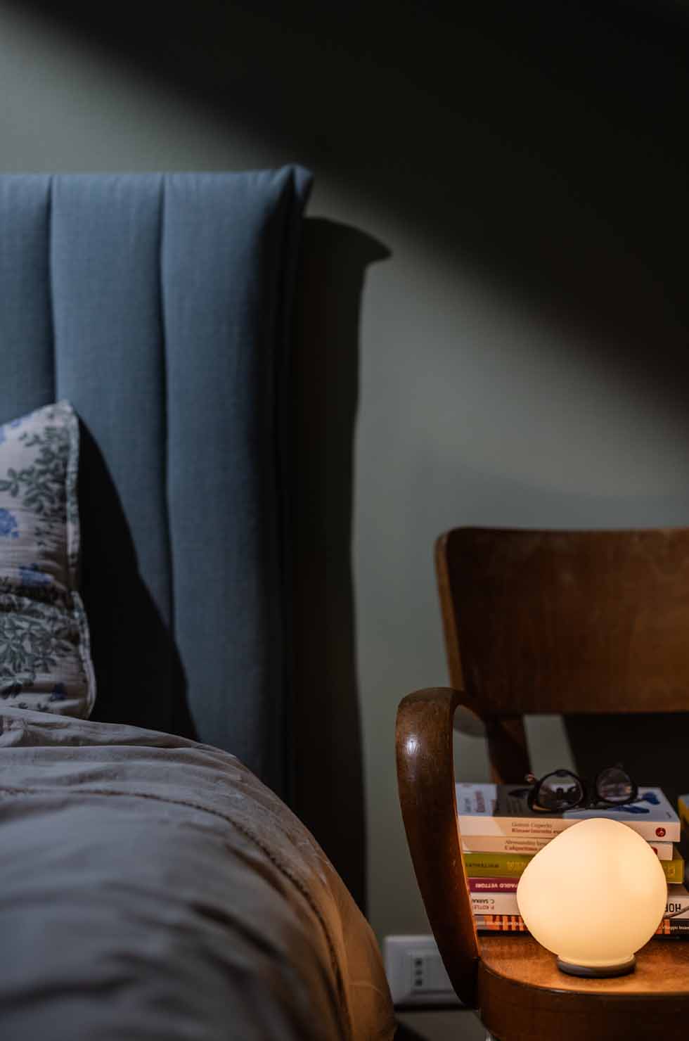 Foscarini Hoba Midi Table Lamp On/Off White