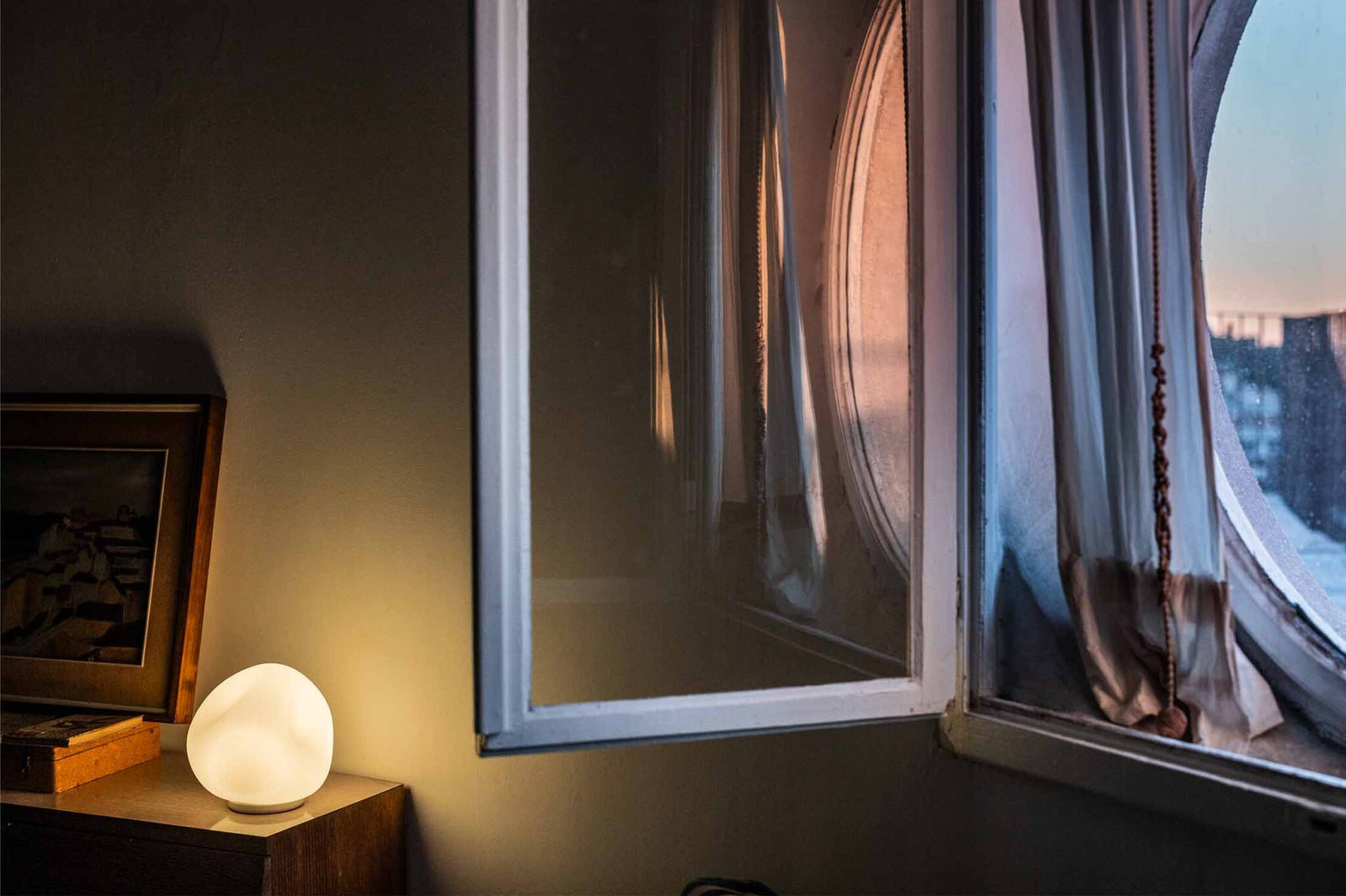 Foscarini Hoba Midi Table Lamp On/Off White