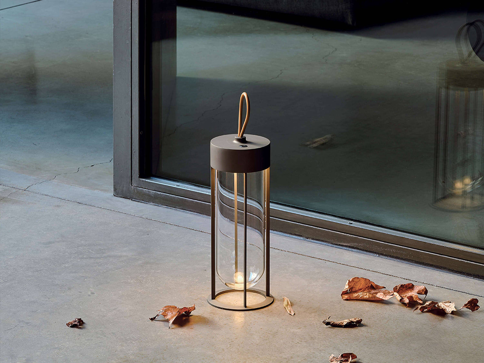 In Vitro Unplugged Portable Lamp Outdoors Flos