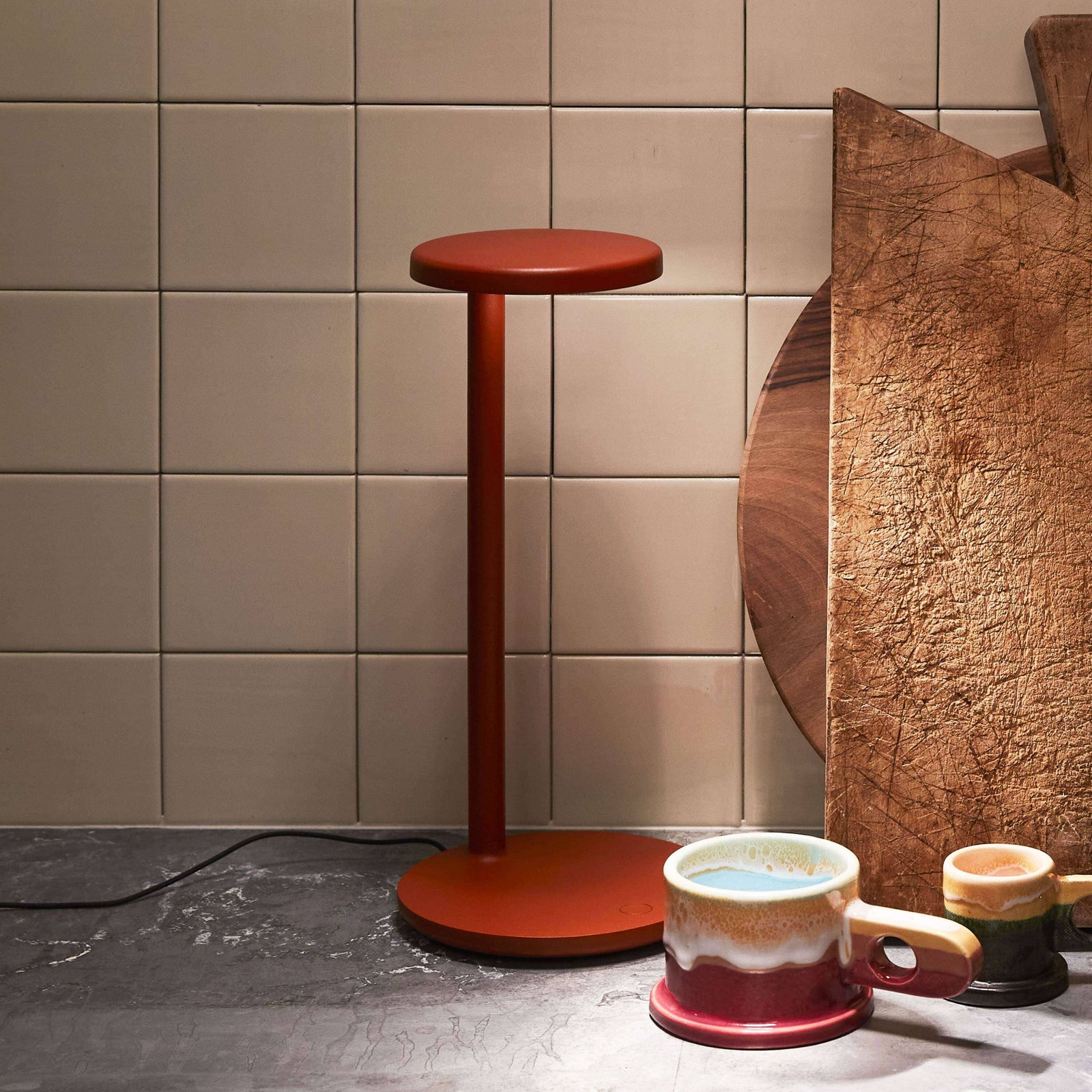 Oblique LED Desk Lamp and Qi with Wireless Charging Base Table Lamps Flos