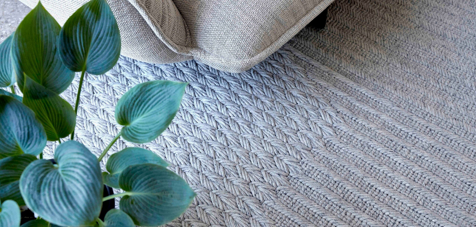 Chaddar Rug Pouf Gan