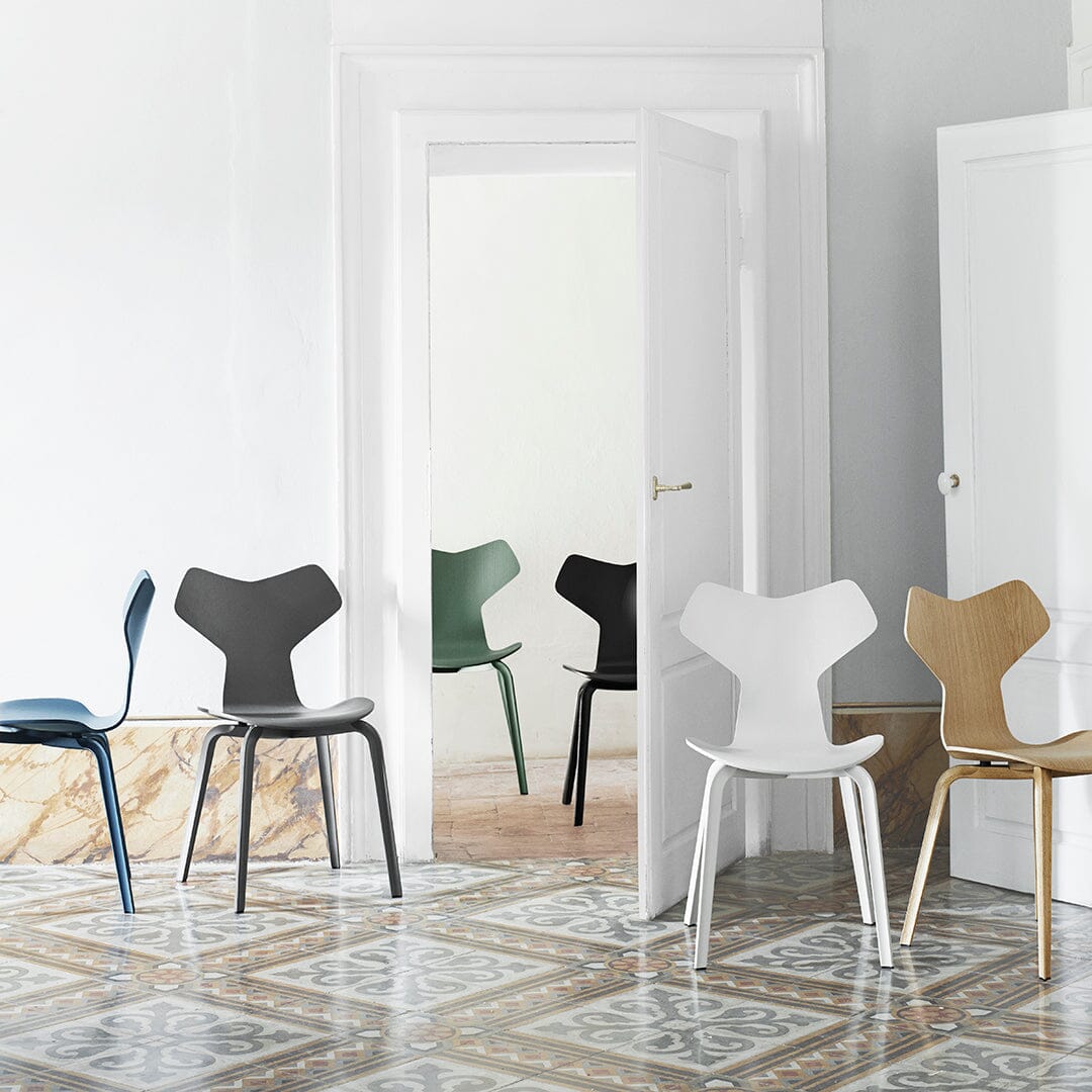 Grand Prix Chair With Wood Legs Dining chairs Fritz Hansen