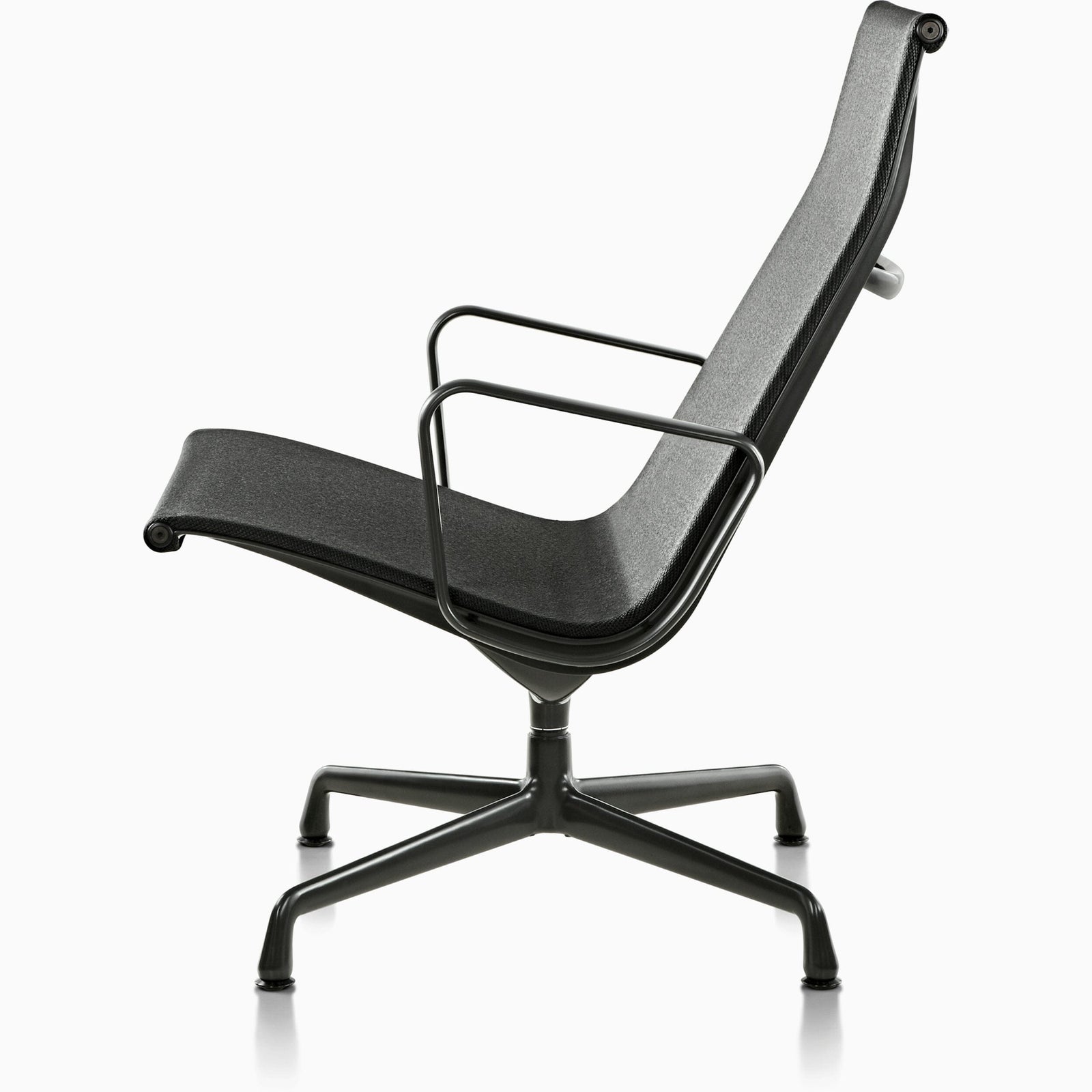 Eames Outdoor Aluminum Lounge Chair Outdoors herman miller