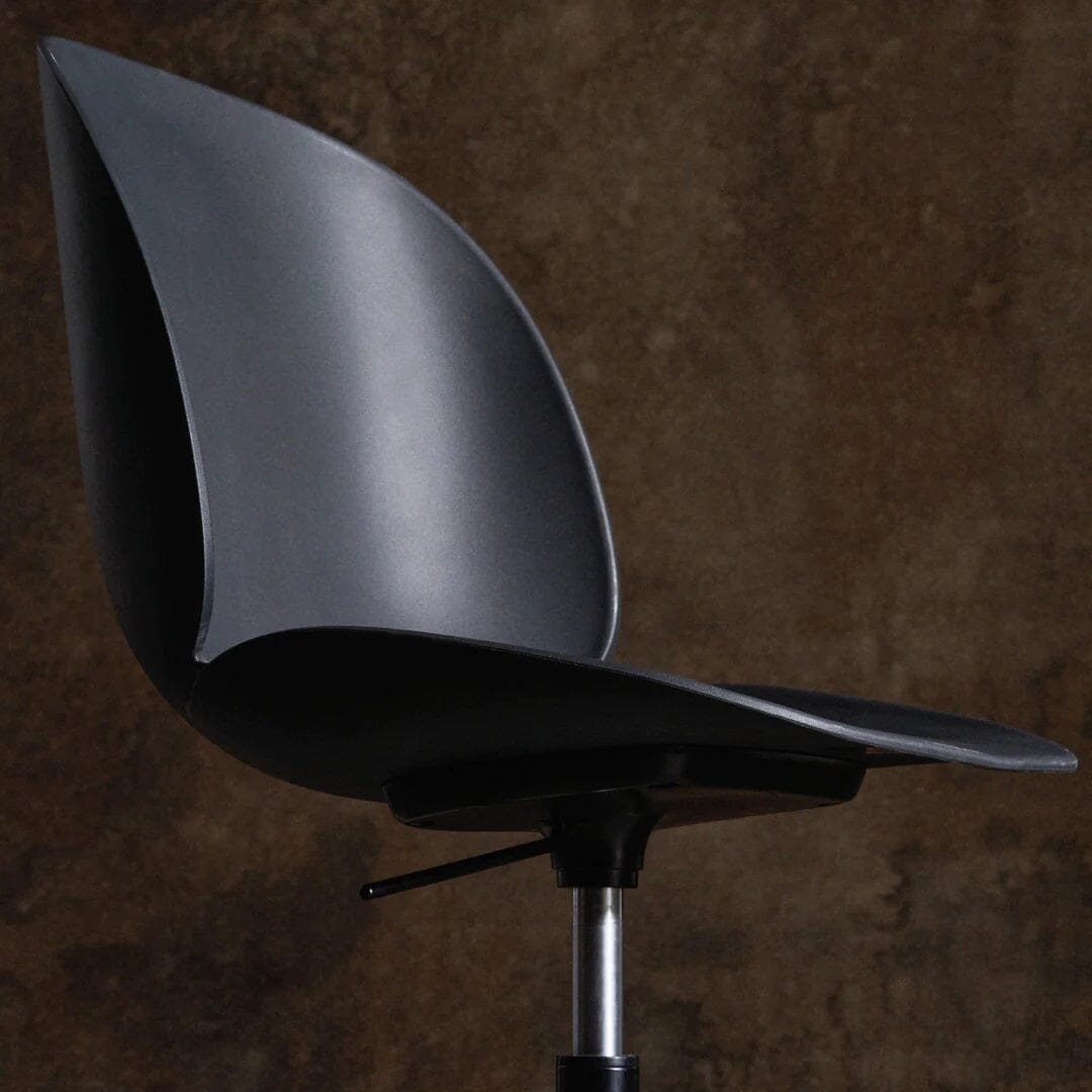 Beetle Meeting Chair 4-Star Base with Castors - Height Adjustable Chairs Gubi