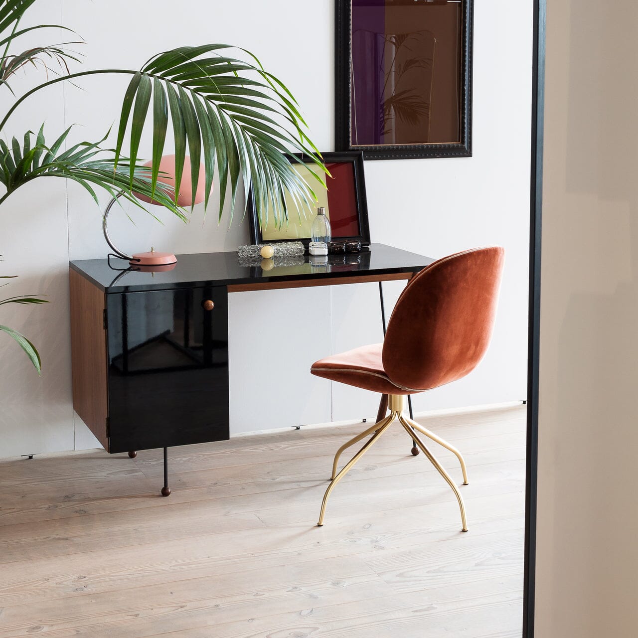 Beetle Meeting Chair with Swivel Base - Fully Upholstered Chairs Gubi