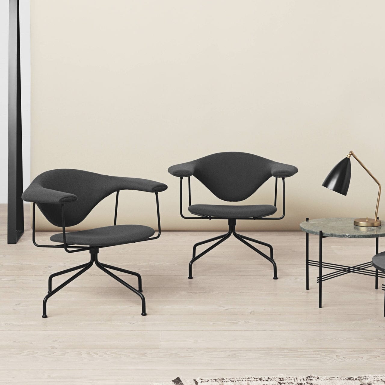 Masculo Meeting Chair - Fully Upholstered with Swivel base lounge chair Gubi