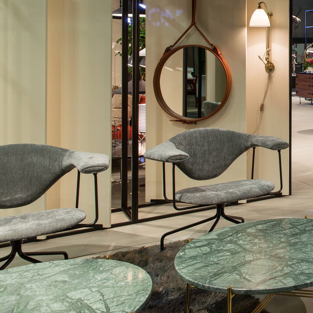 Masculo Meeting Chair - Fully Upholstered with Swivel base lounge chair Gubi