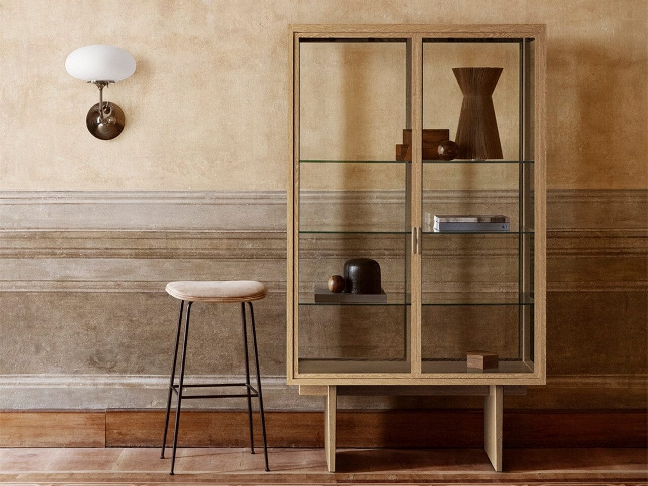 Private Vitrine Book Shelf Gubi