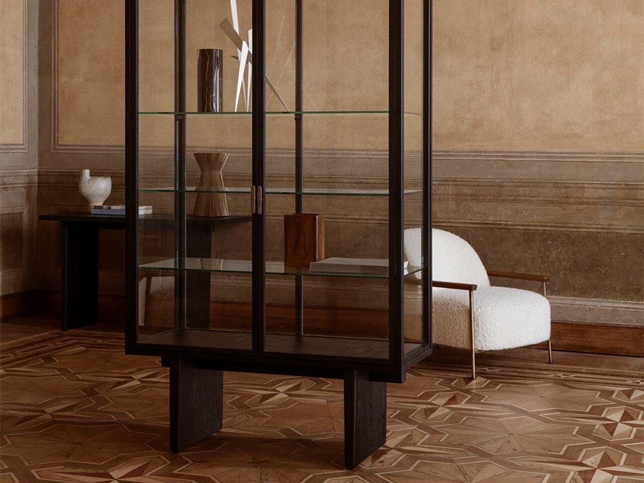 Private Vitrine Book Shelf Gubi