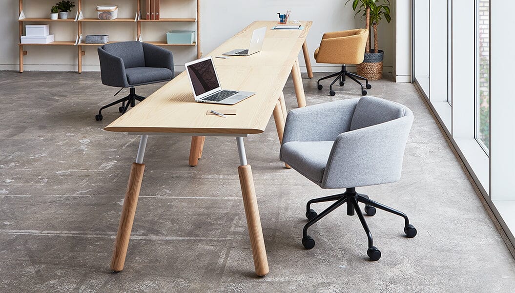 Radius Chair task chair Gus Modern
