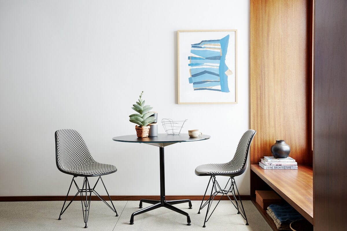 Eames Round Table with Universal Base Dining Tables herman miller