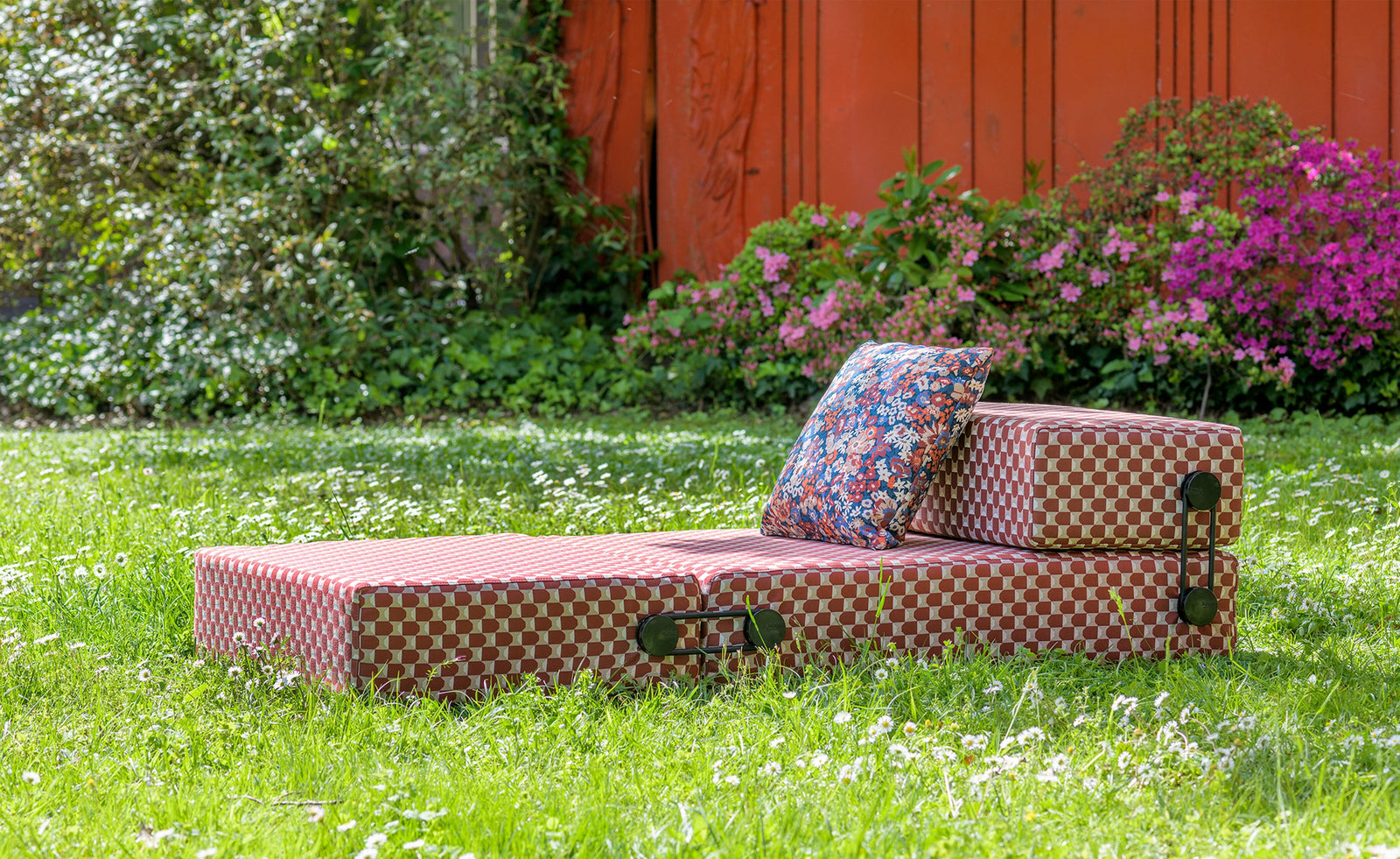 Trix Outdoor Lounge Armchair Kartell
