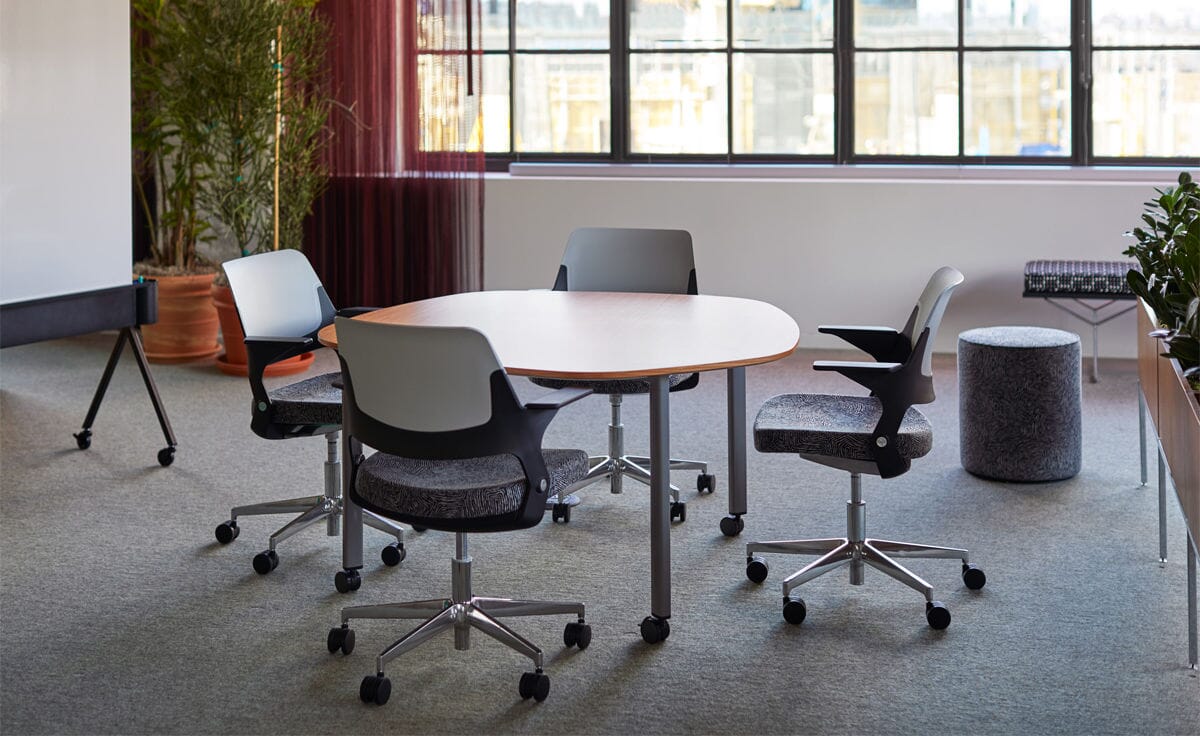 Ollo Light Task Chair With Arms task chair Knoll