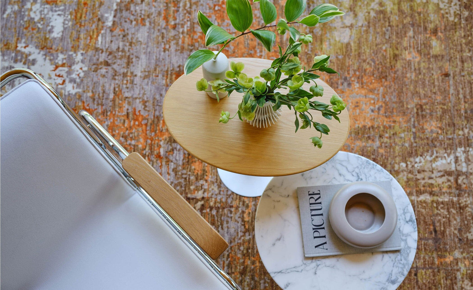 Saarinen Side Table - 22” Oval side/end table Knoll