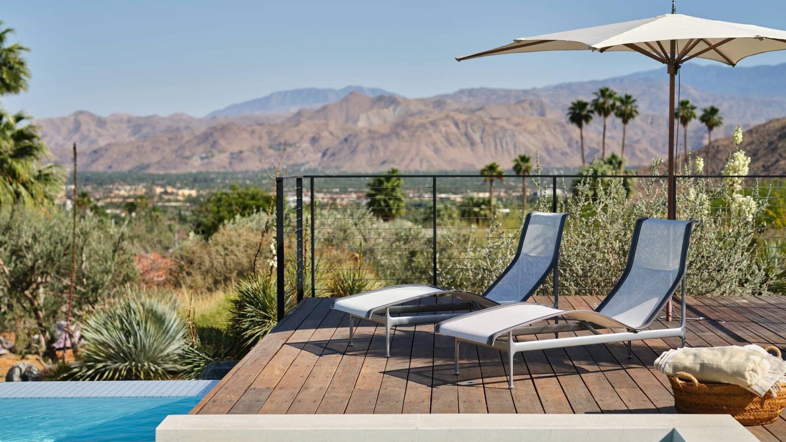 Schultz Contour Chaise Lounge Outdoors Knoll