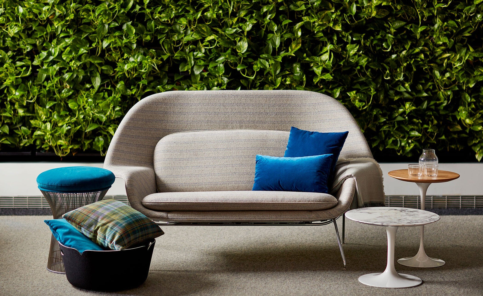 Womb Settee sofa Knoll