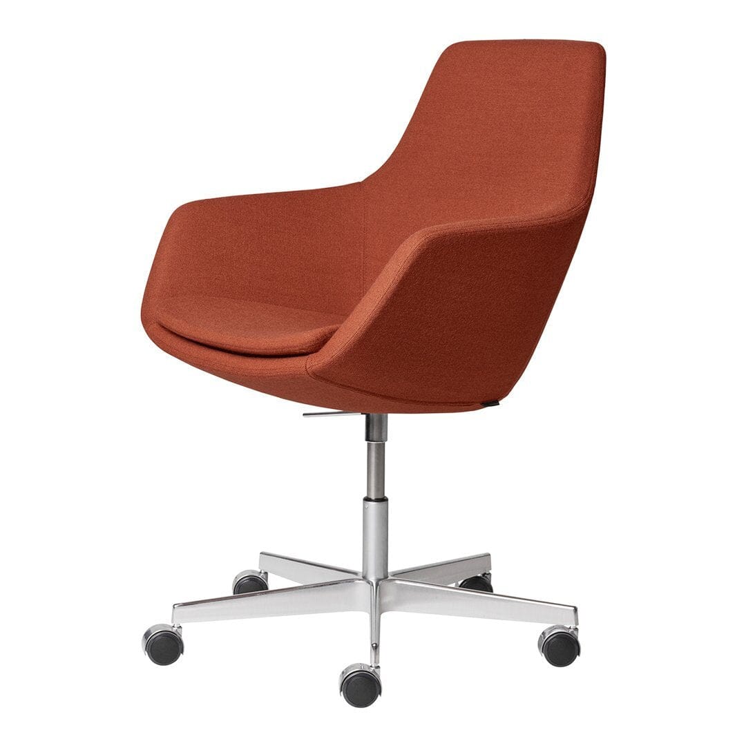 Little Giraffe Chair With 5 Star Base lounge chair Fritz Hansen