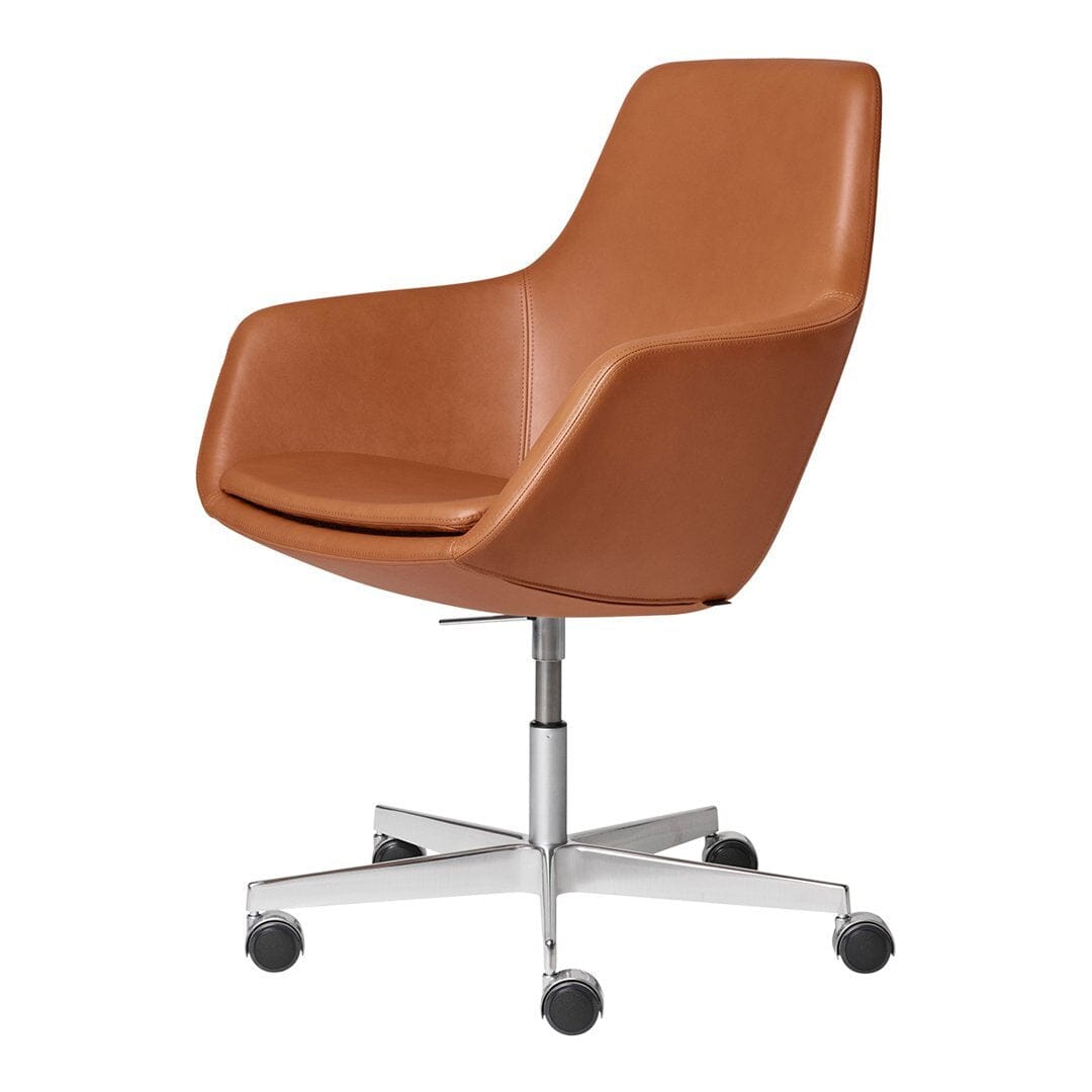Little Giraffe Chair With 5 Star Base lounge chair Fritz Hansen