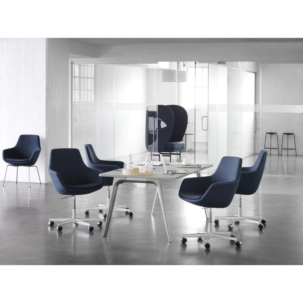 Little Giraffe Chair With 5 Star Base - Removable Cover lounge chair Fritz Hansen