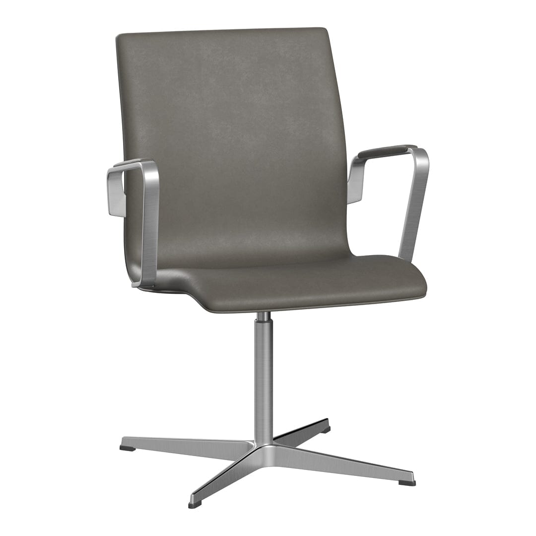 Oxford™ Low Back Chair With 4-Star Base Dining chairs Fritz Hansen