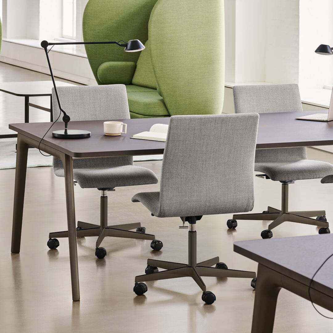 Oxford™ Low Back Chair With 5-Star Base Dining chairs Fritz Hansen