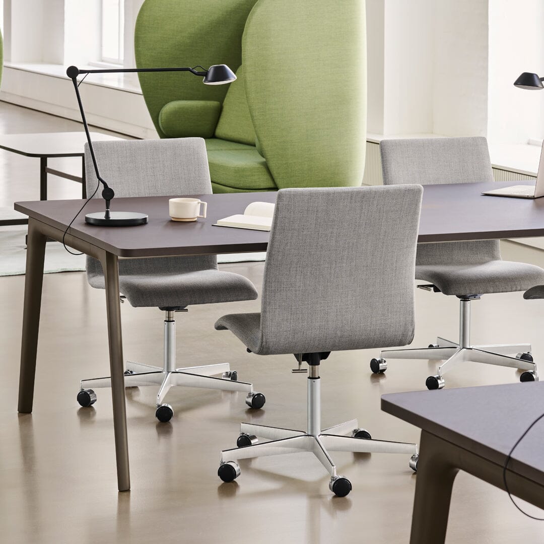 Oxford™ Low Back Chair With 5-Star Base Dining chairs Fritz Hansen