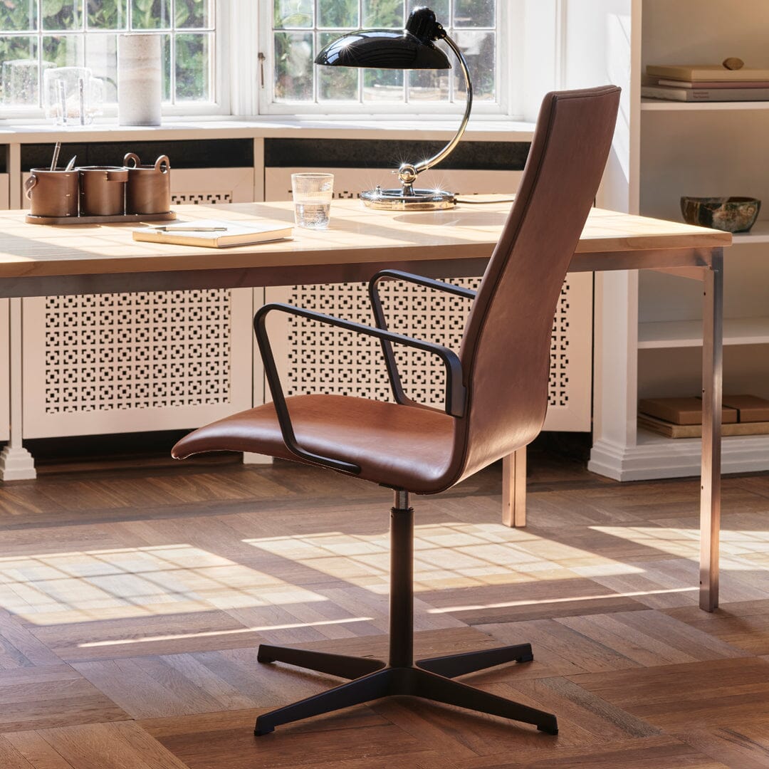 Oxford™ Medium Back Chair With 4-Star Base Dining chairs Fritz Hansen