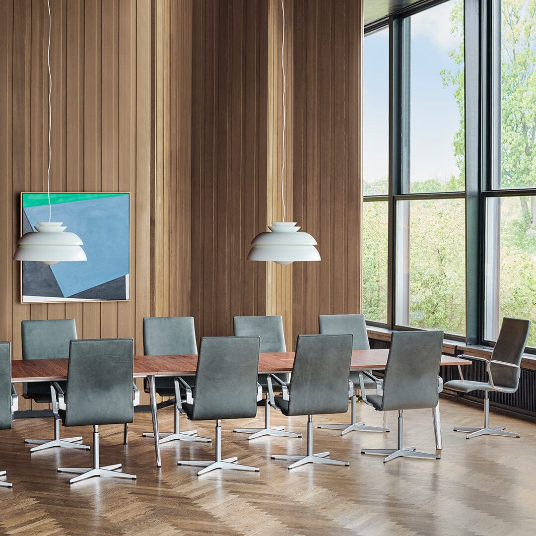 Oxford™ Medium Back Chair With 4-Star Base Dining chairs Fritz Hansen