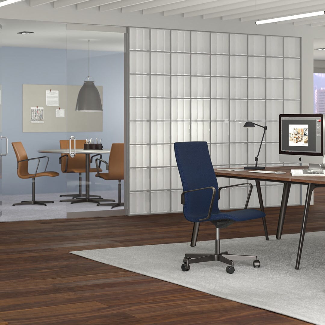 Oxford™ Medium Back Chair With 5-Star Base Dining chairs Fritz Hansen