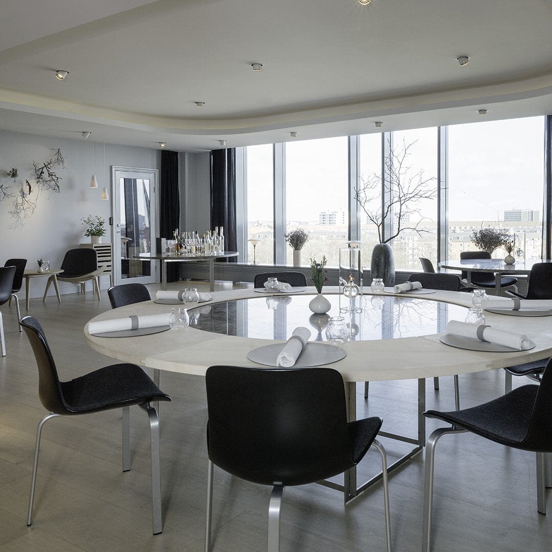 PK8 Upholstered Chair Chairs Fritz Hansen