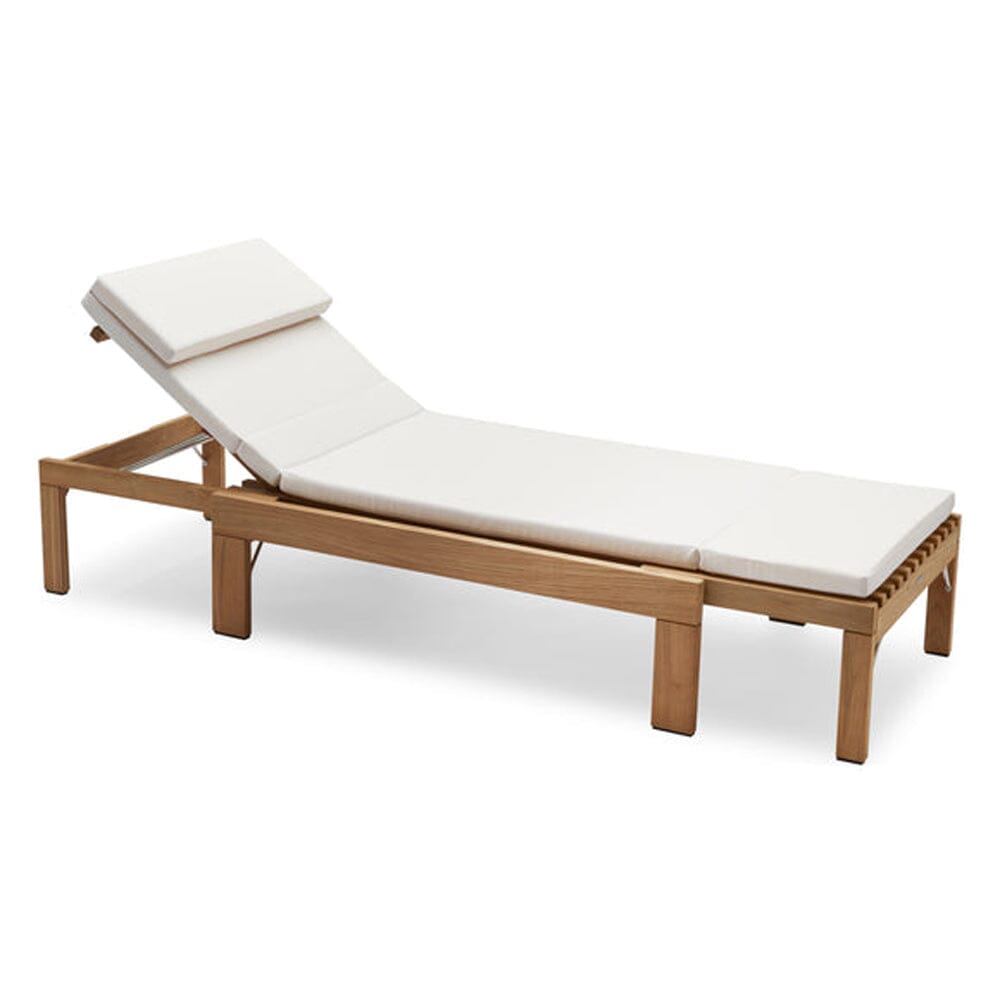 Riviera Sunbed chaise lounge Skagerak by Fritz Hansen White Cushion +$865.00