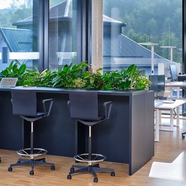 .04 Counter Chair task chair Vitra