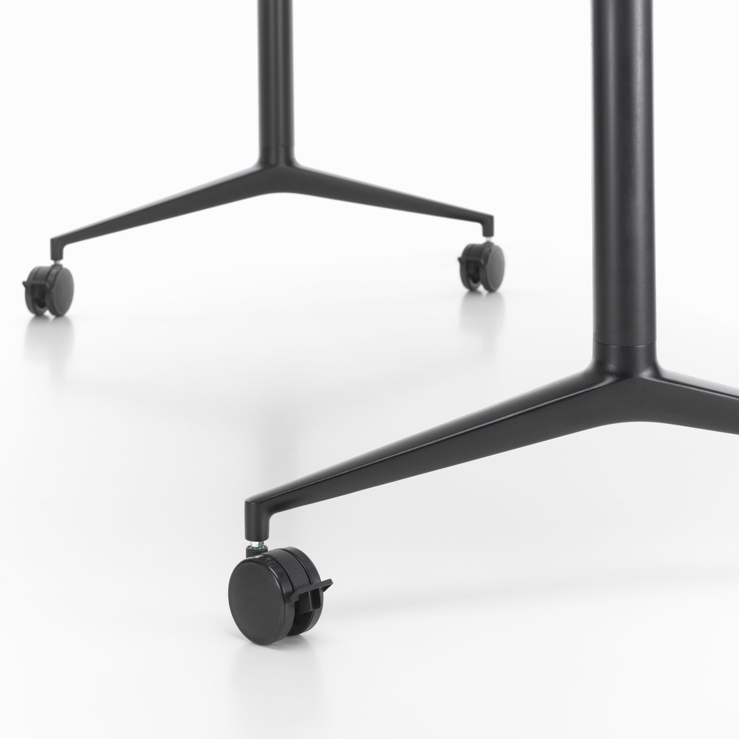 MedaMorph Folding Table Dining Tables Vitra