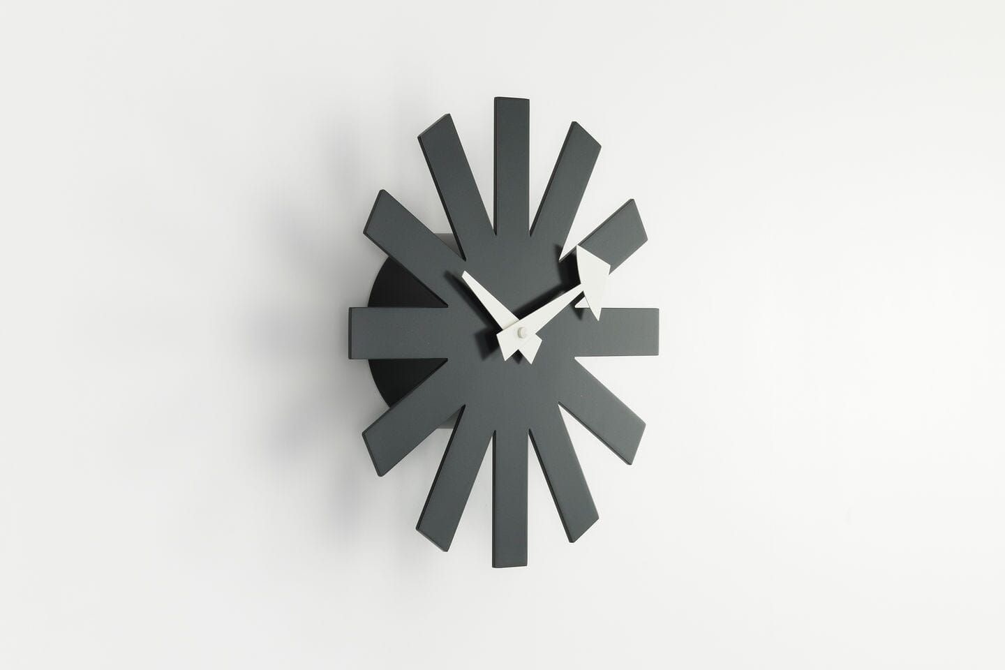 Nelson Asterisk Clock - Black Clocks Vitra