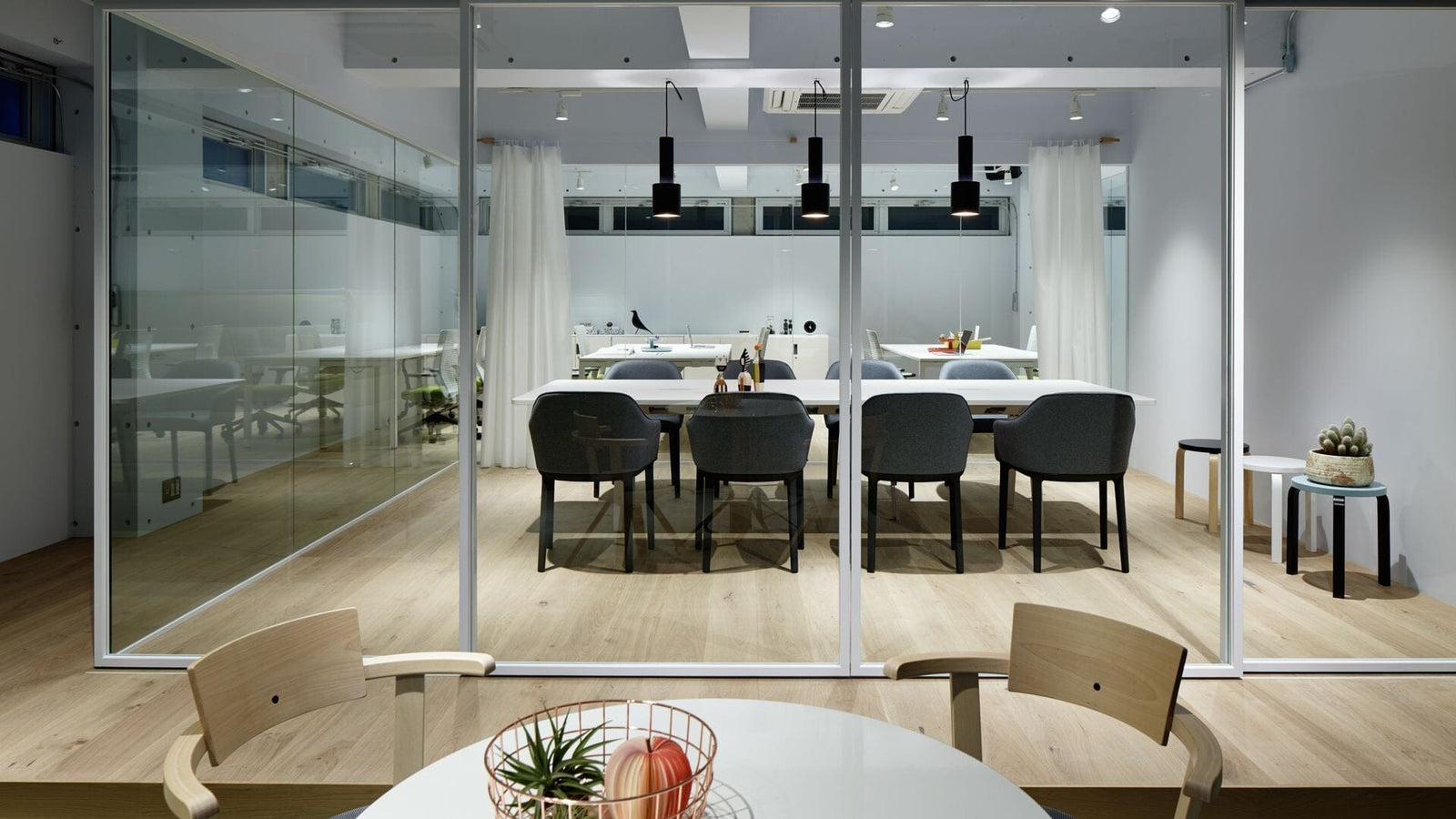 Softshell Chair With Four Leg Base Side/Dining Vitra