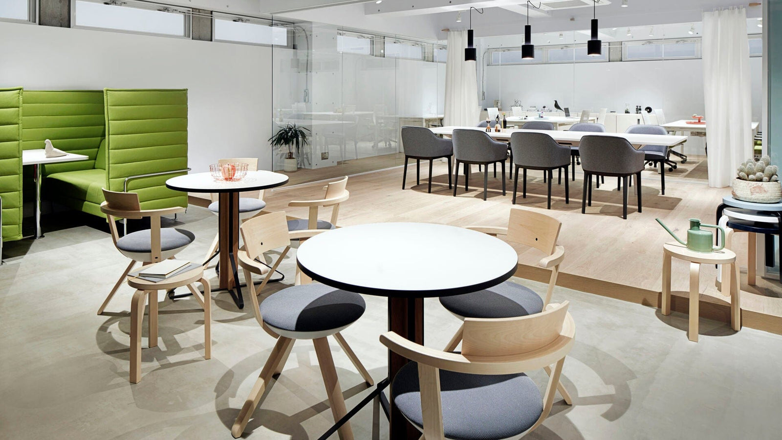 Softshell Chair With Four Leg Base Side/Dining Vitra