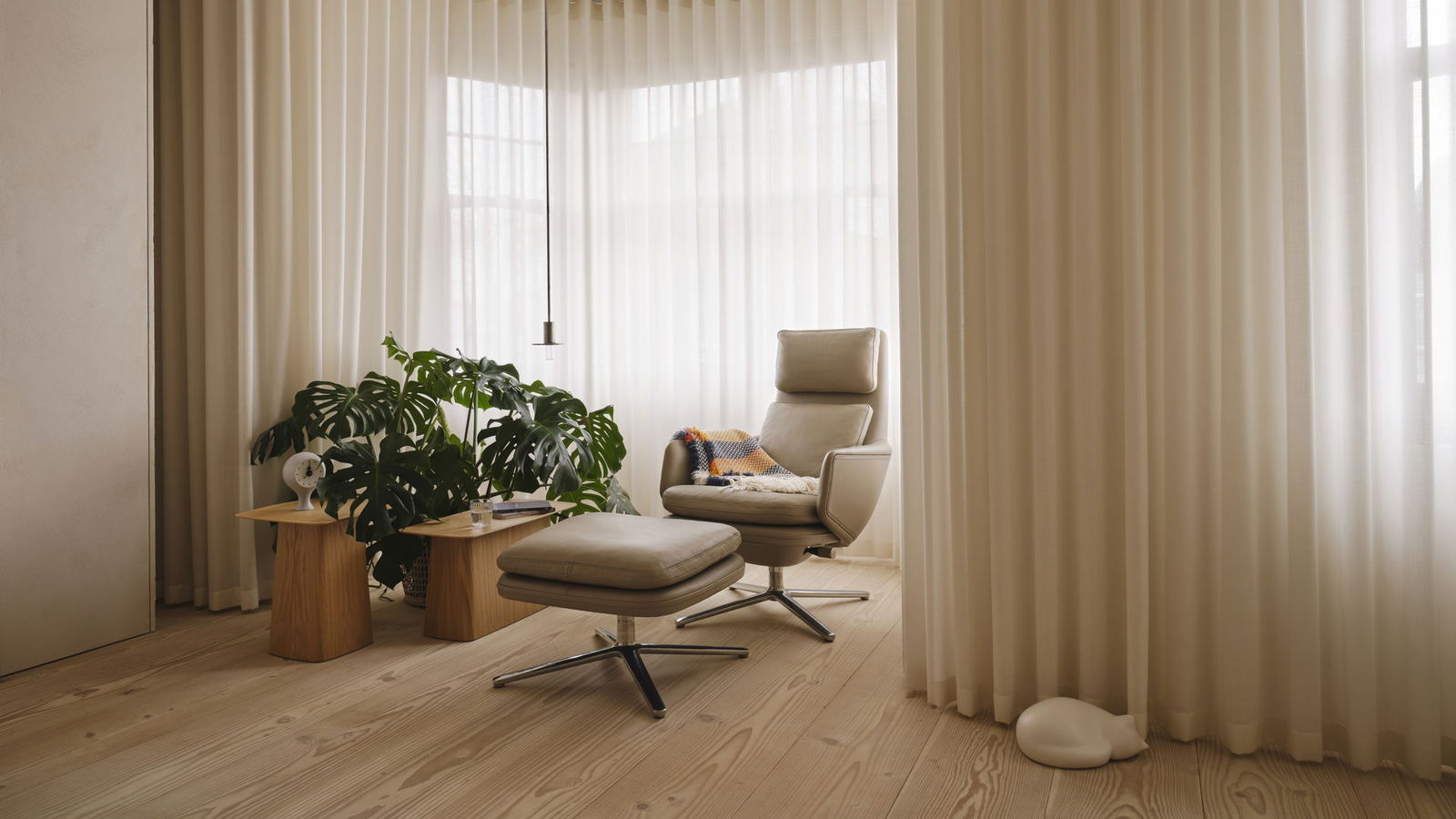 Wooden Side Table side/end table Vitra