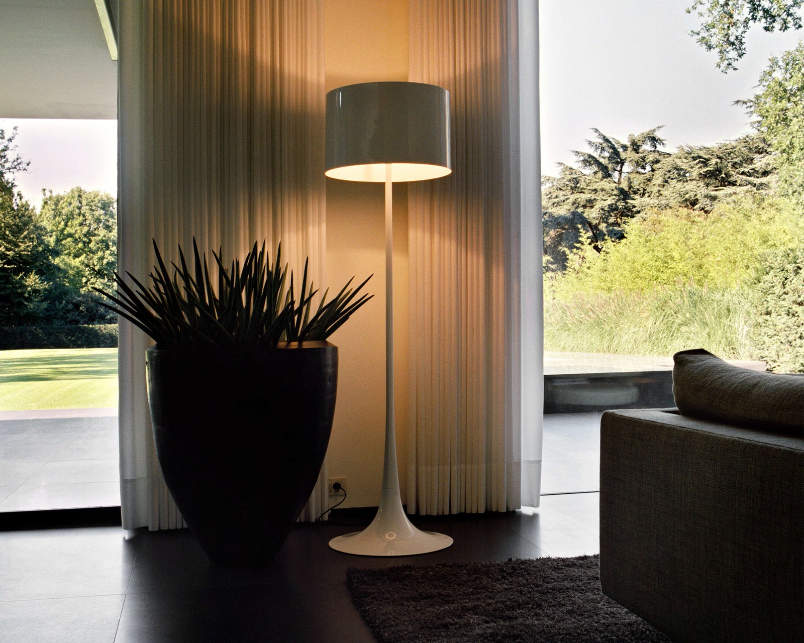 Spun Floor Lamp Floor Lamps Flos