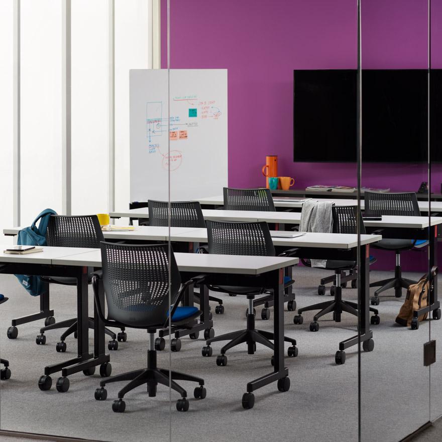 Multigeneration Light Task Chair task chair Knoll