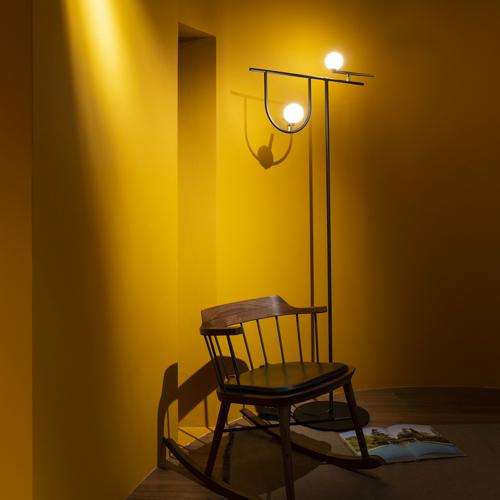 Yanzi Floor Lamp Floor Lamps Artemide