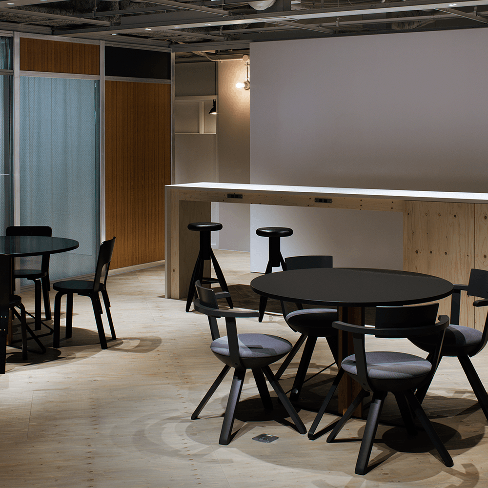 REB004 Kaari Round Dining Table Dining Tables Artek