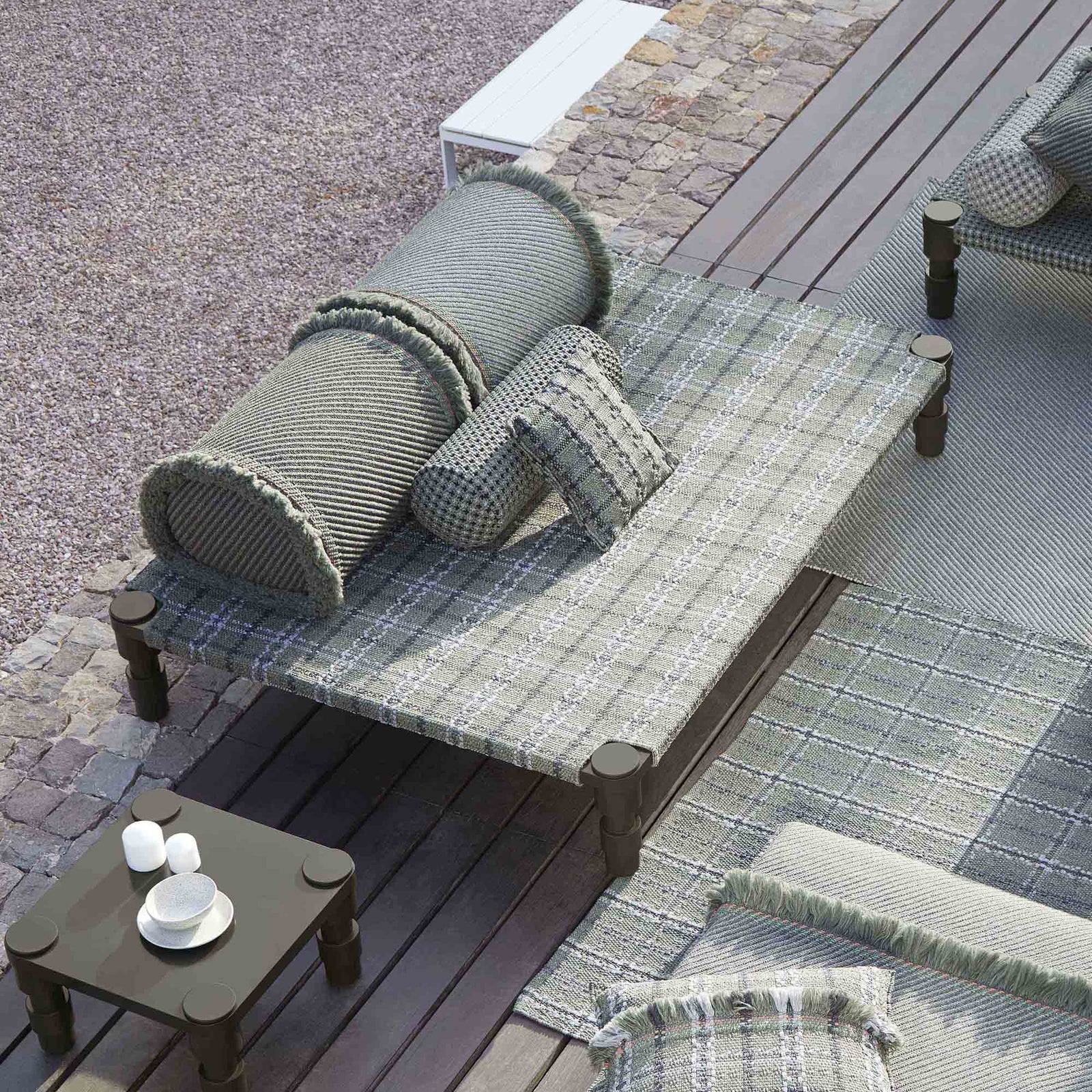 Garden Layers Double Indian Bed Bed Gan