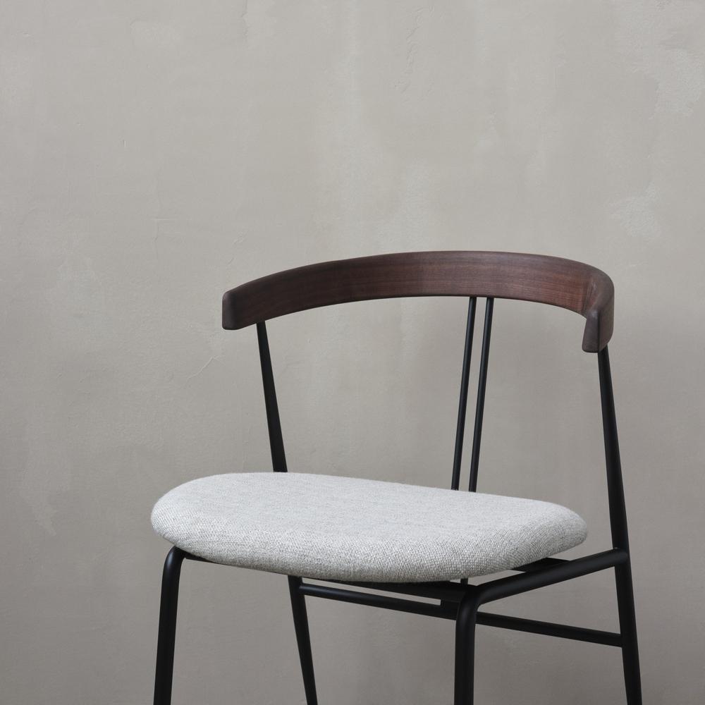 Violin Dining Chair With Wood Backrest - Seat Upholstered Chairs Gubi