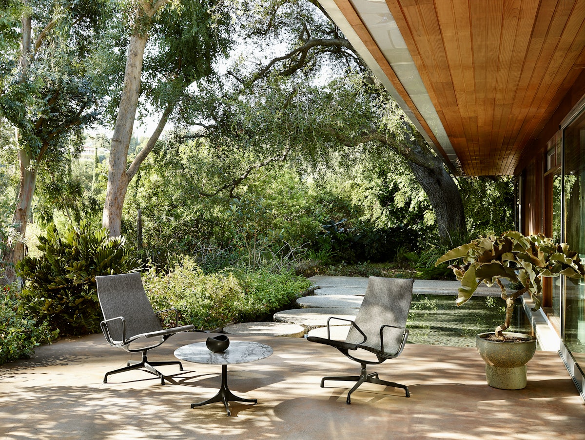 Eames Outdoor Aluminum Lounge Chair Outdoors herman miller