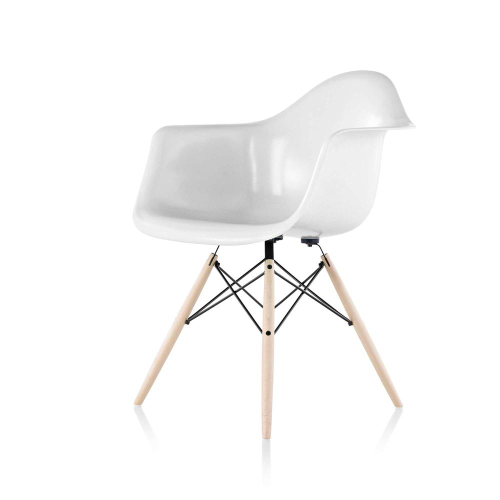 Eames Molded Fiberglass Wood Dowel Armchair Side/Dining herman miller