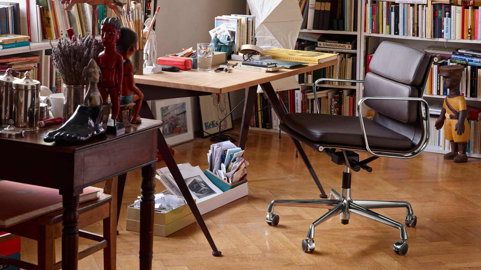 Compas Direction Table Desk's Vitra