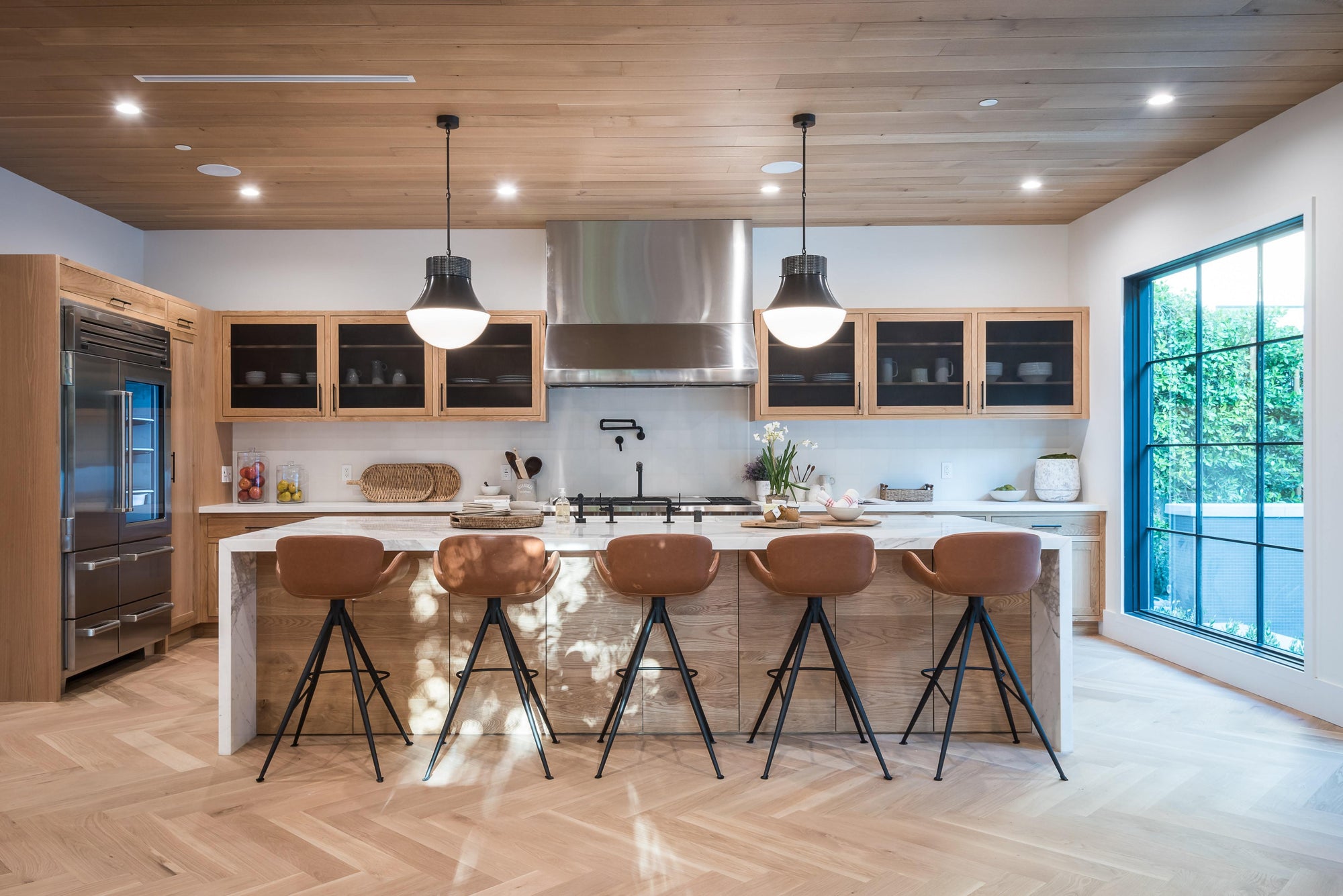 Tips for Finding the Right Kitchen Furniture and Lighting