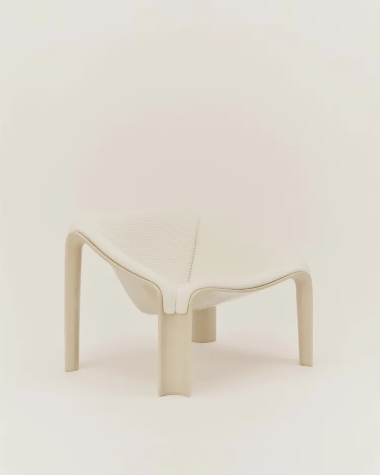 F300 Lounge Chair