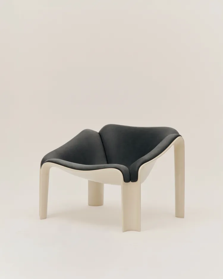 F300 Lounge Chair