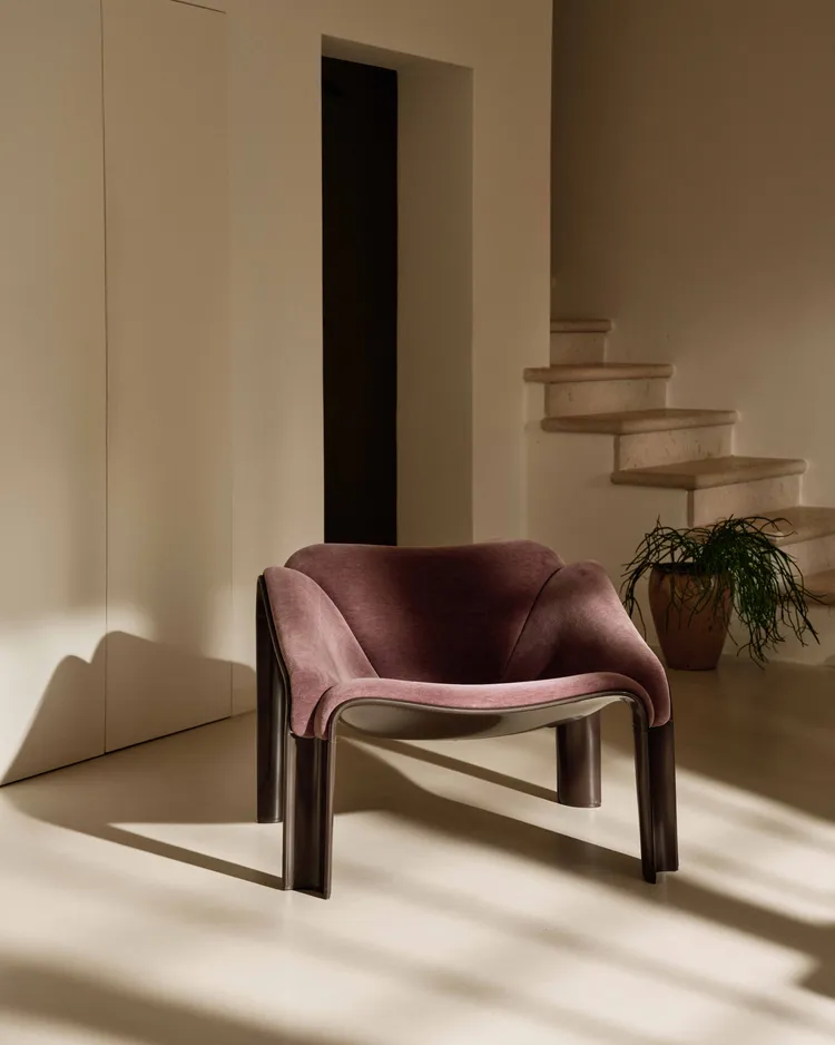F300 Lounge Chair